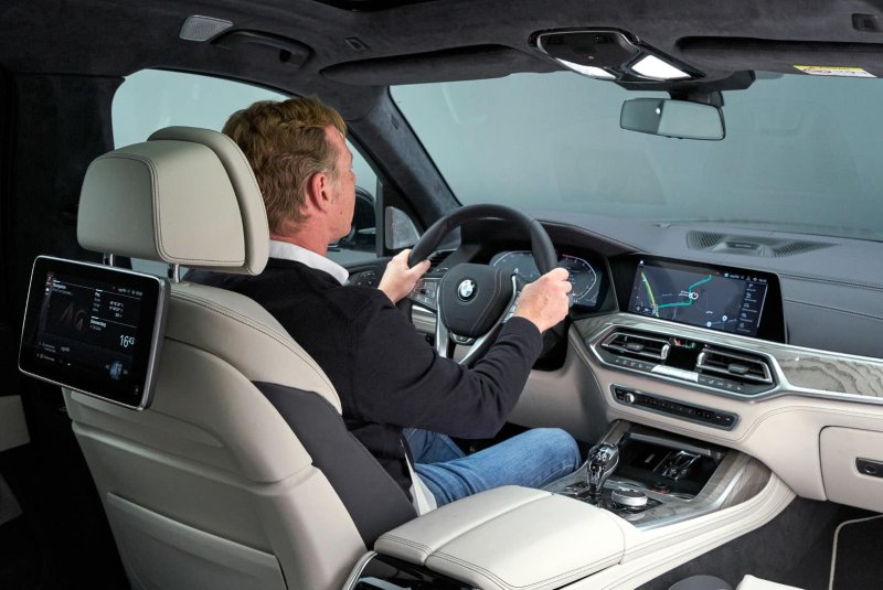 BMW x7 m60i салон