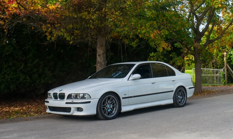 BMW e39 белая