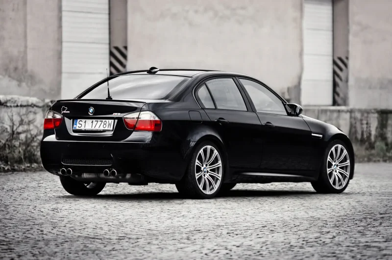 BMW e90 черная