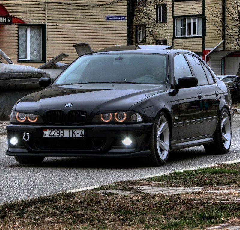 БМВ е39 2000