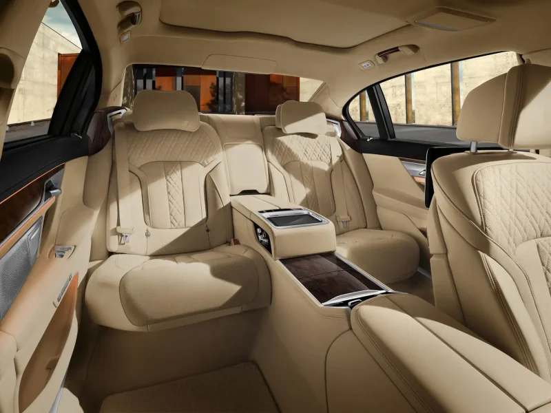 BMW 7 задний ряд