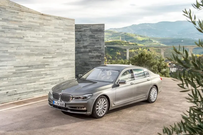 BMW 750i новая