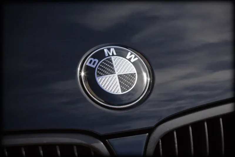 BMW i8 значок