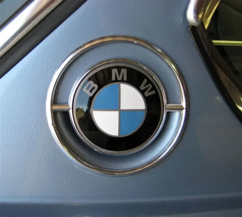 Знак BMW новый