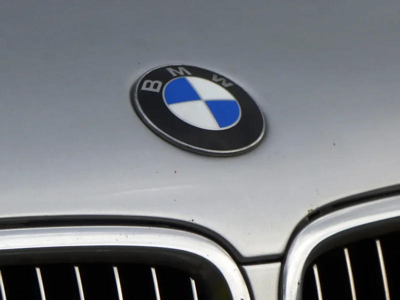 BMW эмблема черная m50d