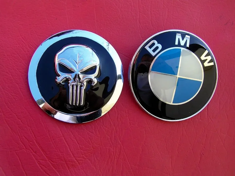 Металлический значок BMW
