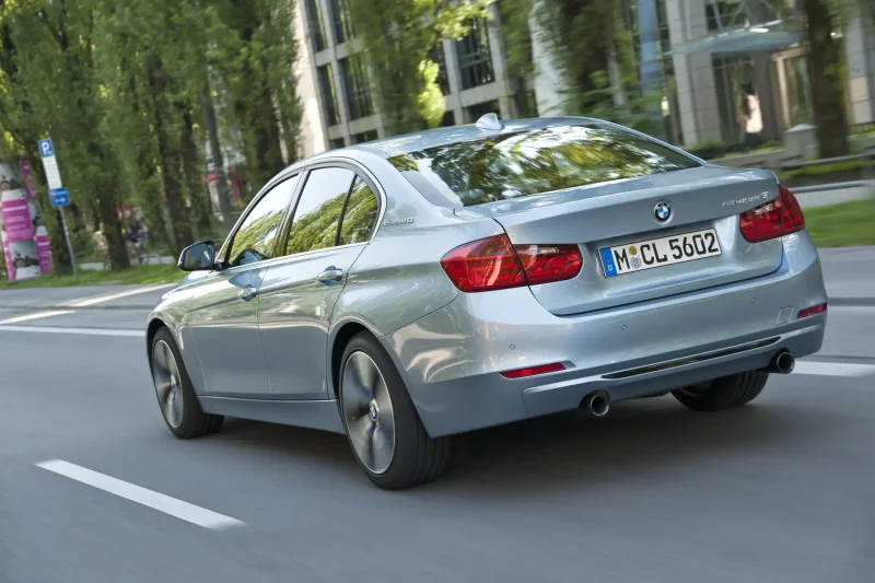 BMW 330 2010