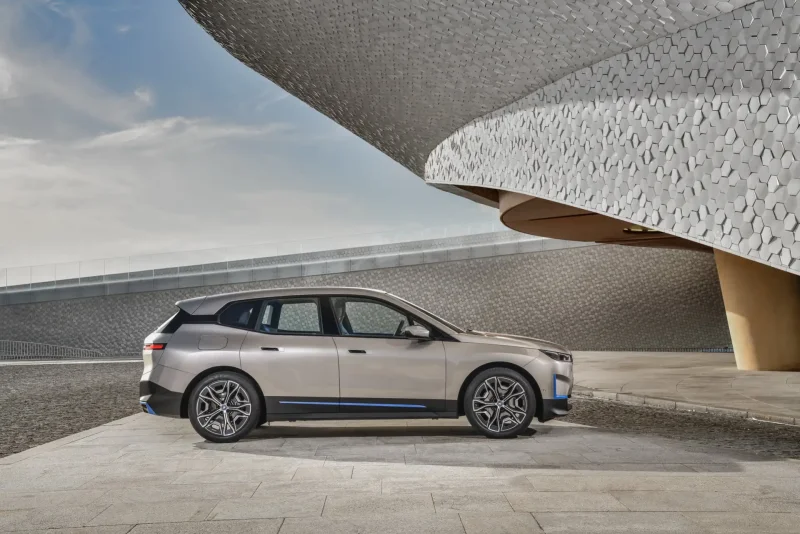 BMW IX 2021 электрокроссовер