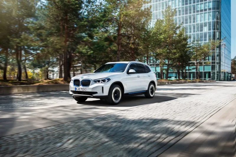 BMW IX электрокроссовер