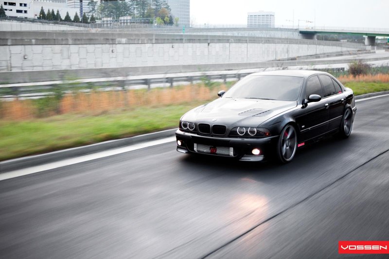 BMW e39 m5 черная