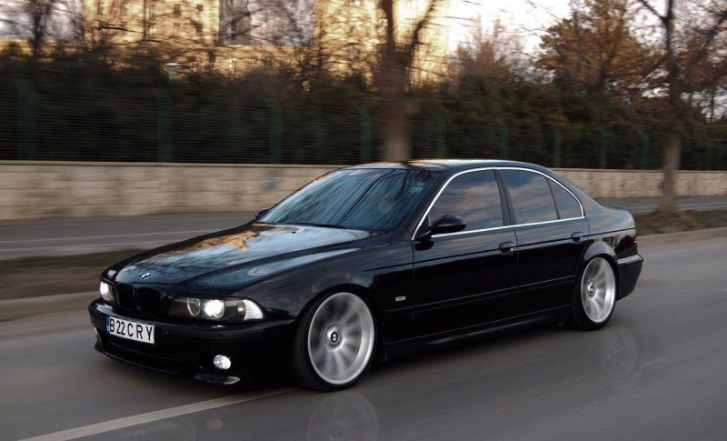 BMW 5 e39 черная