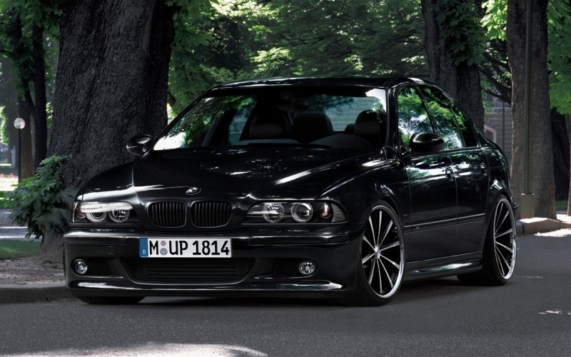 BMW e39 черная