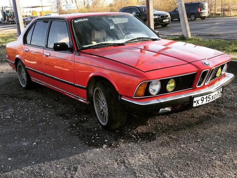 BMW акула 735