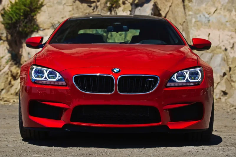 BMW m6 qirmizi