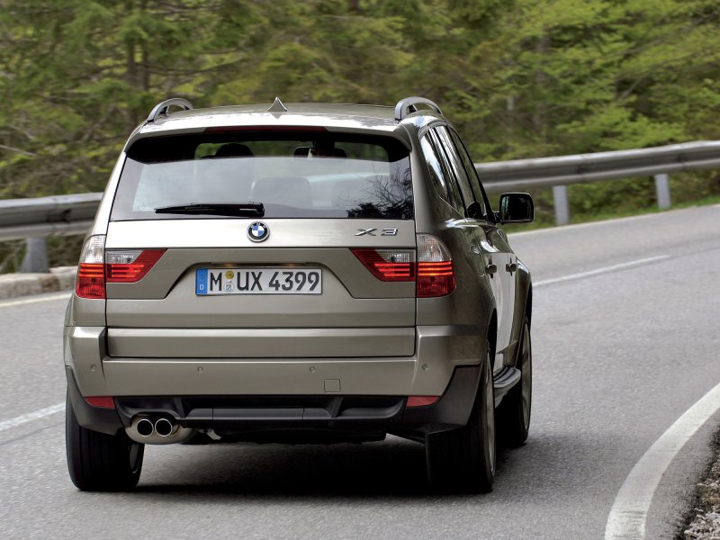 BMW x3 e83 сзади