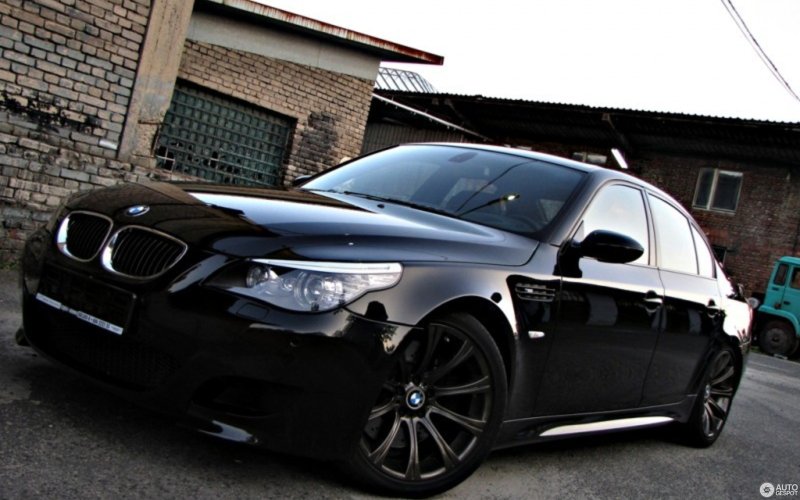 BMW e60 черная тонированная
