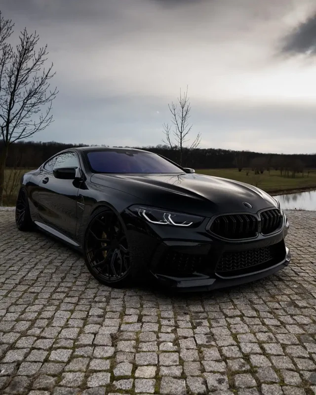 BMW m8 Competition черная