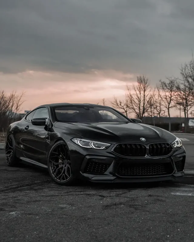 BMW m8 Competition черная