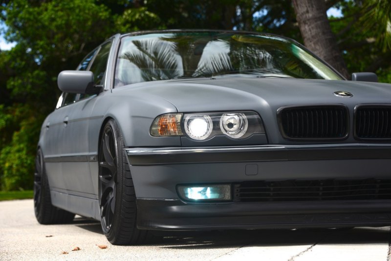 BMW e38 740i