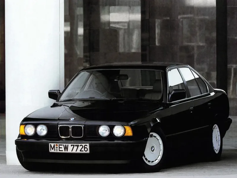 BMW 5 e34 черная