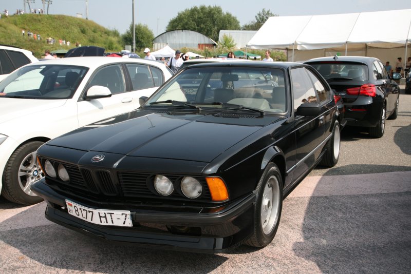 BMW акула е38