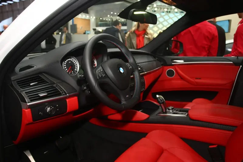 BMW m6 красный салон
