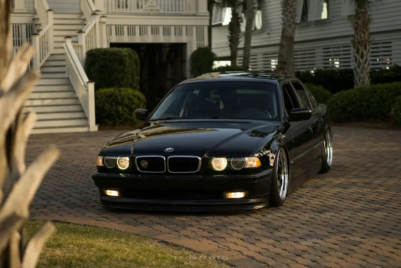 BMW e38 750i