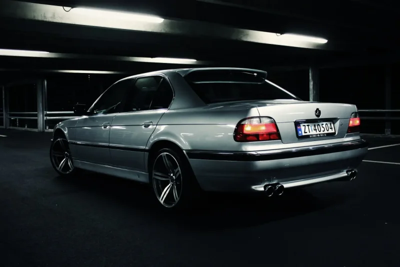 BMW e39 750i