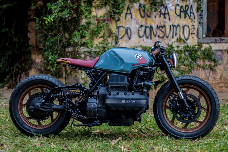 BMW r100 Cafe Racer с человеком