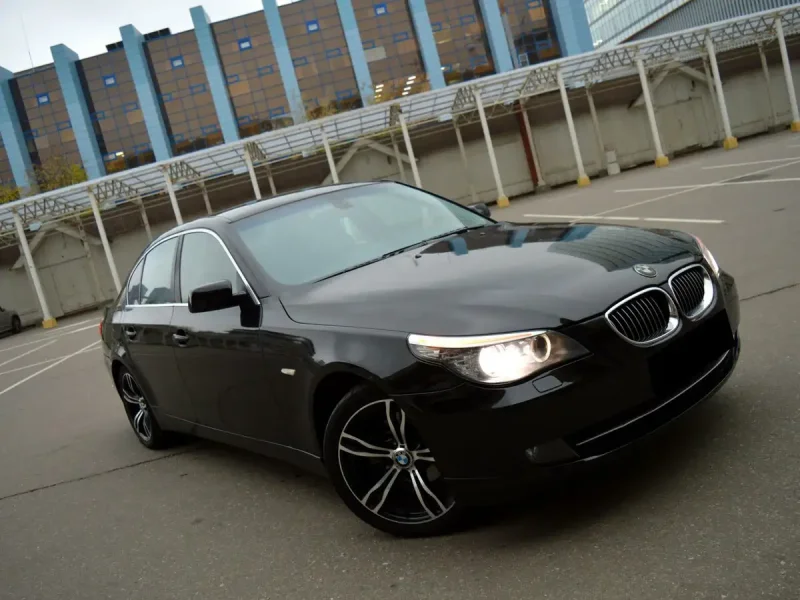 BMW e60 черная