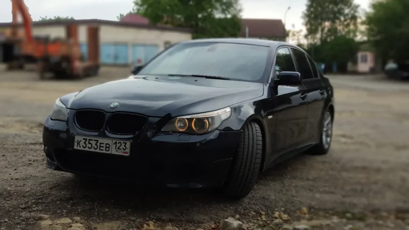БМВ е60 черная