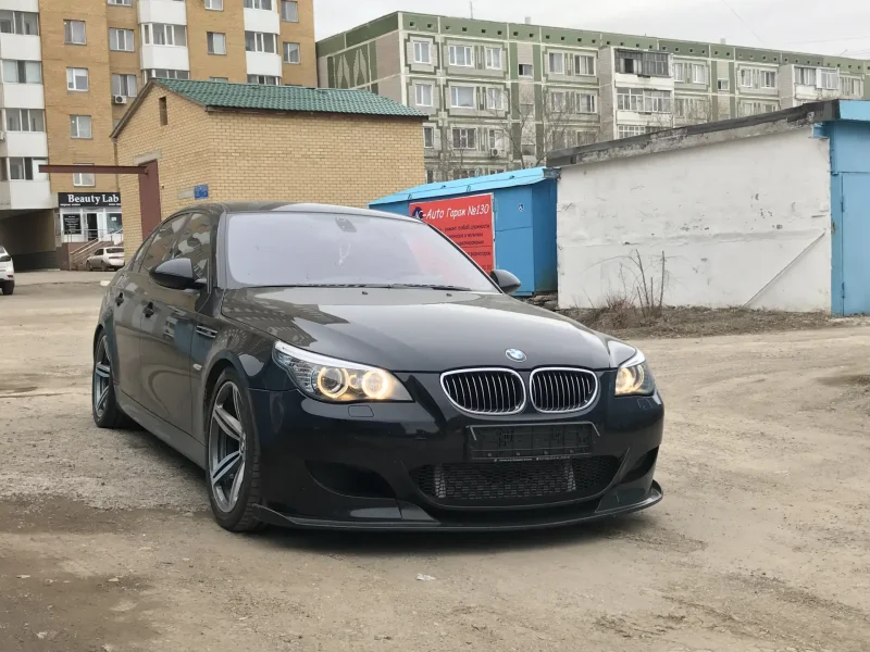 BMW e60 черная тонированная