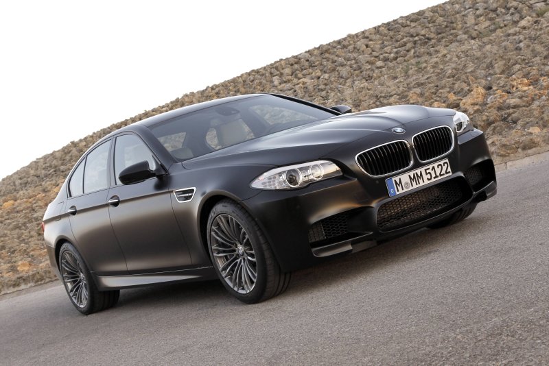 BMW m5 f10 черная