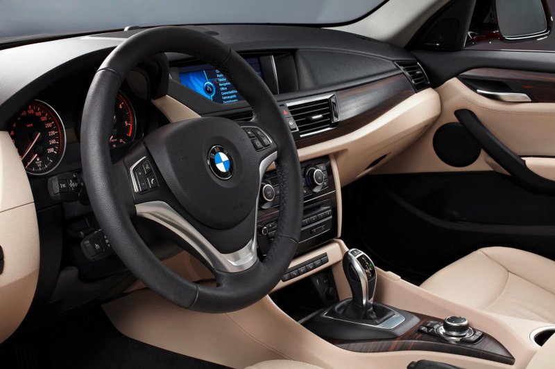 BMW x1 белая