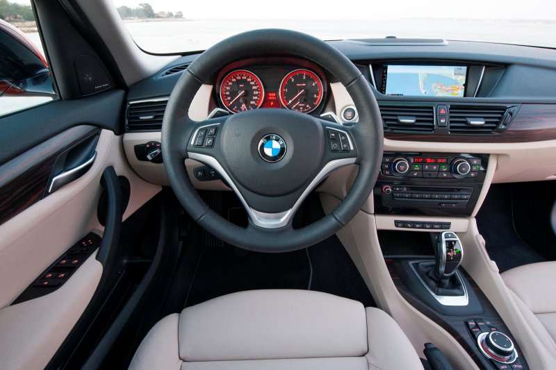 BMW x1 2013 салон