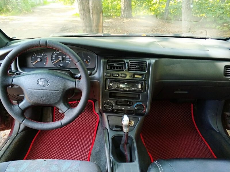 Toyota Carina 190 салон