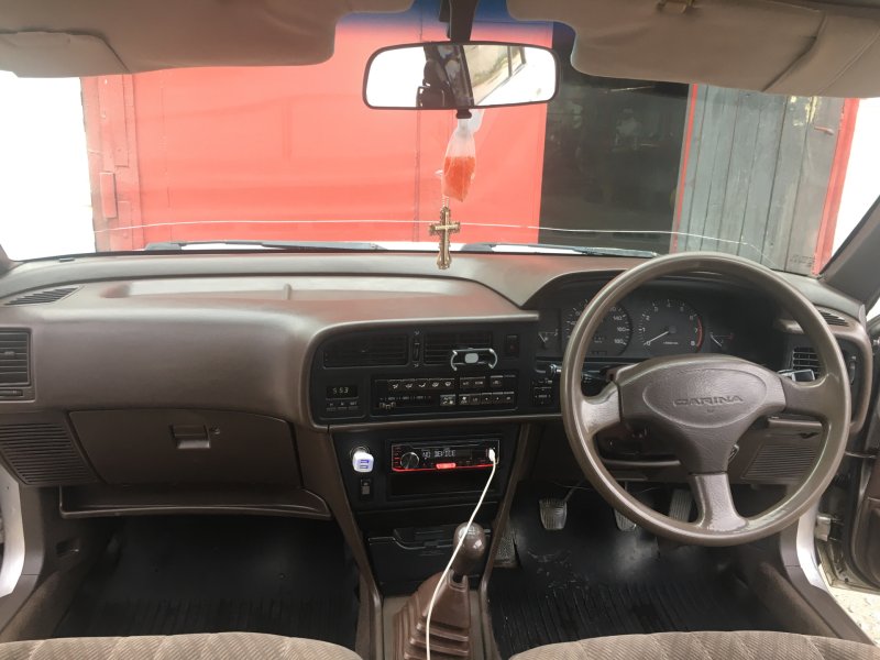 Toyota Carina 1992 салон