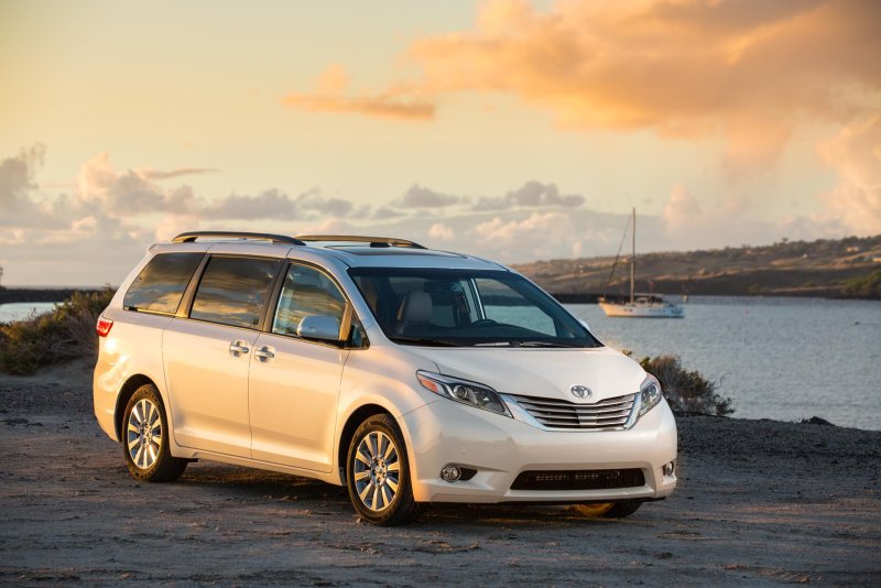 Toyota минивэн Sienna