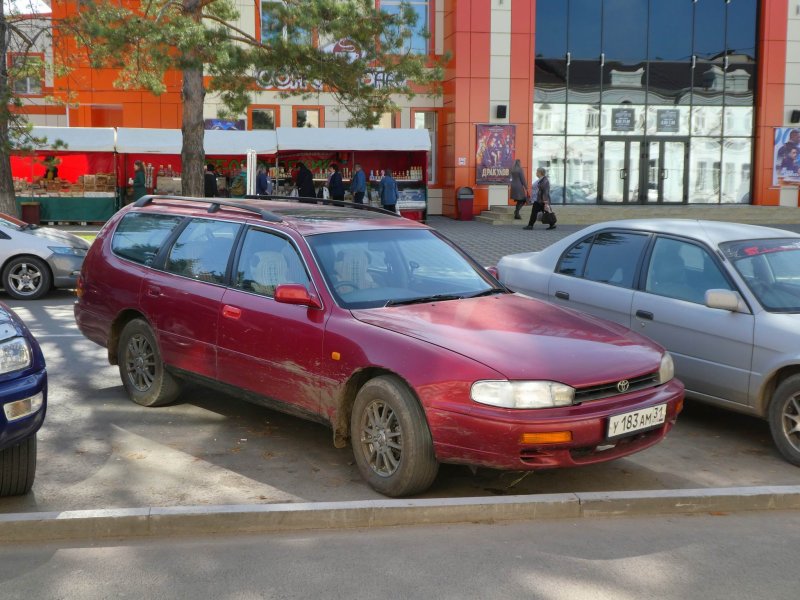 Тойота Скептер 93 год ярко зеленая