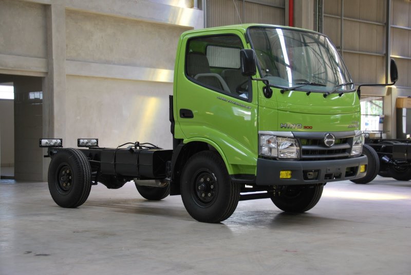 Hino 300 817