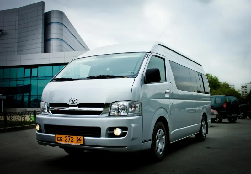 Микроавтобус Toyota Hiace