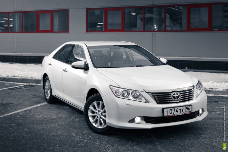 Toyota Camry белая