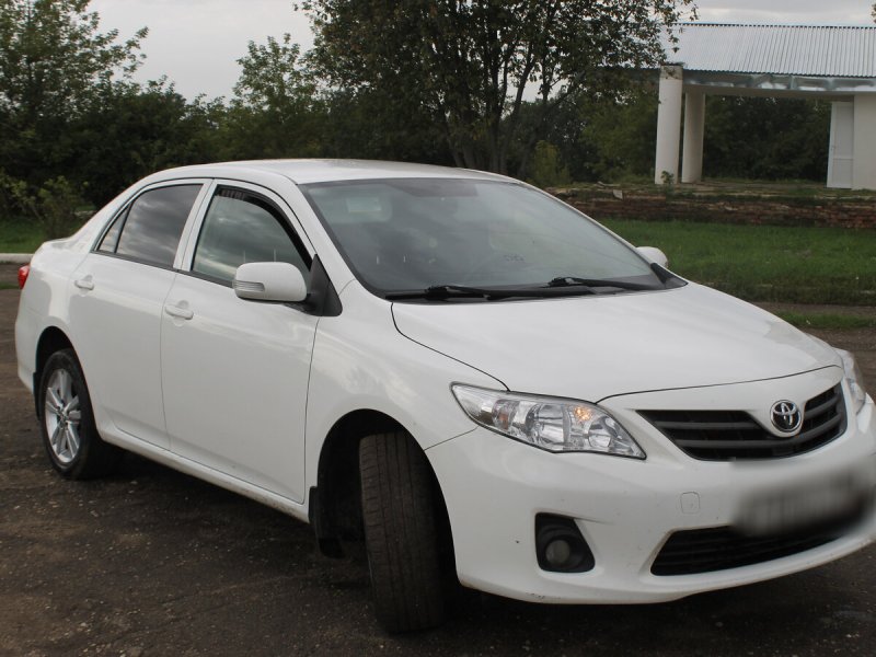 Тойота Королла e150 белый