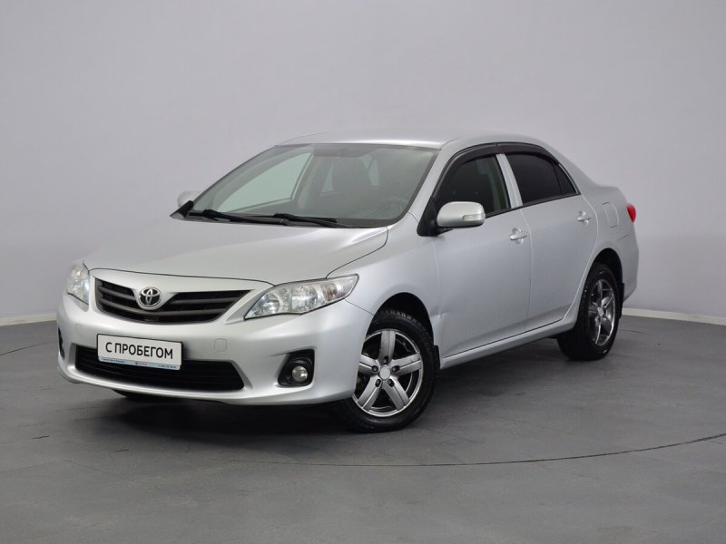 Toyota Camry 2016 белая