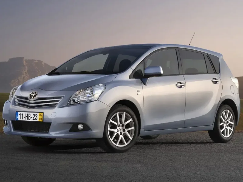 Toyota Mark x Zio 2013