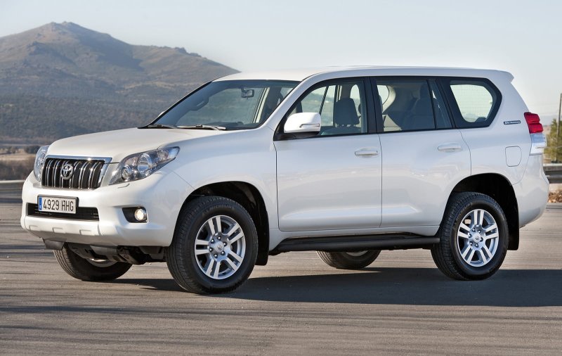 Toyota Land Cruiser Prado 2021 серебристый