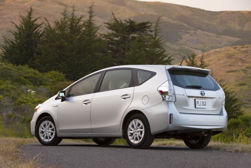 Toyota Prius v