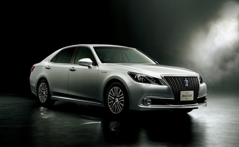 Toyota Crown Majesta 2013