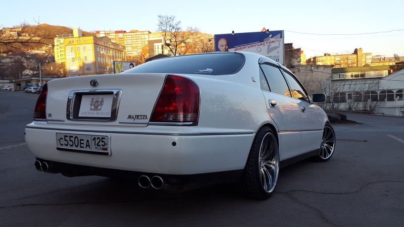 Toyota Crown Majesta 98