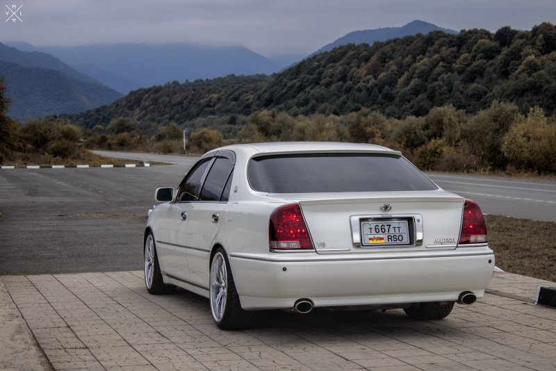 Toyota Crown Majesta v8